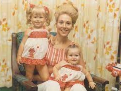 Esther Ripa with her daughters, Kelly Ripa and Linda Ripa.